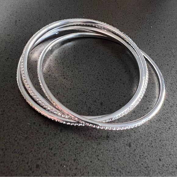 Elegant Rhinestone Bangles in Gold and Silver Set of Two Pairs - Picture 4 of 6